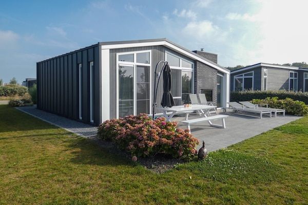 Buitenkant - Chalet in Zeeland bij Oosterschelde in Wemeldinge (1)