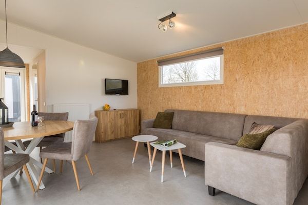 Woonkamer - Wellnessverblijf met sauna in Borger (2)