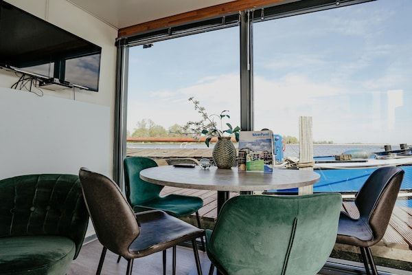 Eetkamer - Havenlodge met uitzicht Uitgeestermeer in Uitgeest (3)