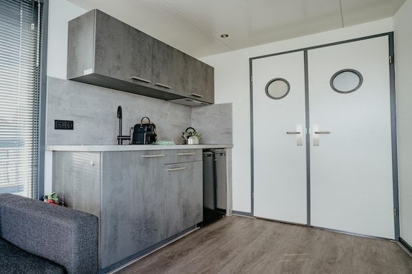 Keuken - Havenlodge met uitzicht Uitgeestermeer in Uitgeest (4)