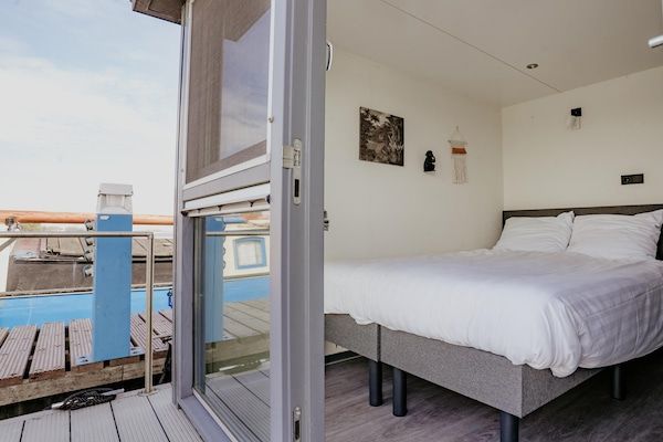 Slaapkamer - Havenlodge met uitzicht Uitgeestermeer in Uitgeest (5)