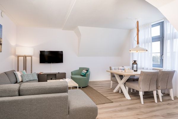 Woonkamer - Appartement in Zeeland met luxe voorzieningen in Koudekerke (2)