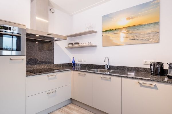 Keuken - Appartement in Zeeland met luxe voorzieningen in Koudekerke (3)