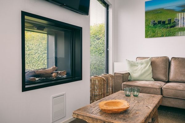 Woonkamer - Bungalow in Ouddorp met Uitzicht op Natuur in Herkingen (4)