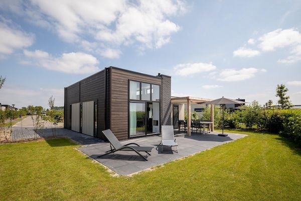Buitenkant - Bungalow in Ouddorp bij Natuurgebied in Herkingen (2)