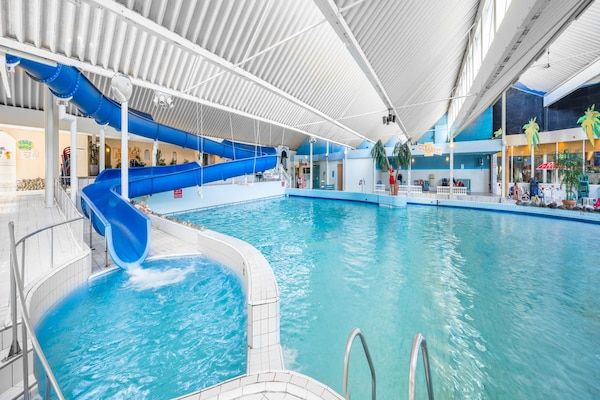 PoolOfHouse - Luxe Chalet bij het Strand in Kamperland (2)