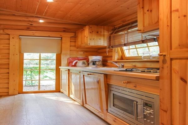 Keuken - Houten chalet bij Nationaal Park De Veluwe in Otterlo (5)