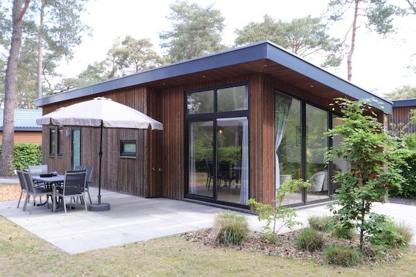Buitenkant - Modern chalet nabij Nationaal Park De Veluwe in Otterlo (1)