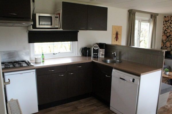 Keuken - Vrolijke stacaravan op de Veluwe in Otterlo (5)