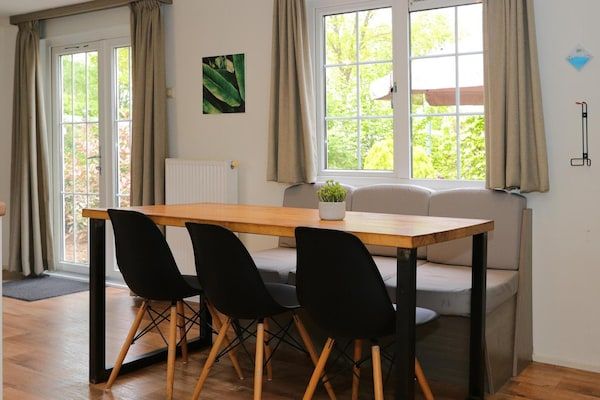 Eetkamer - Vrolijke stacaravan op de Veluwe in Otterlo (4)