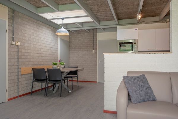 Eetkamer - half vrijstaande bungalow in Weert in Weert (4)