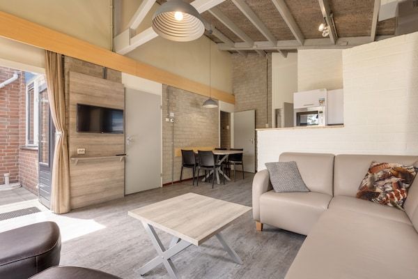Woonkamer - Bungalow in Weerterbergen met IR-sauna in Weert (3)