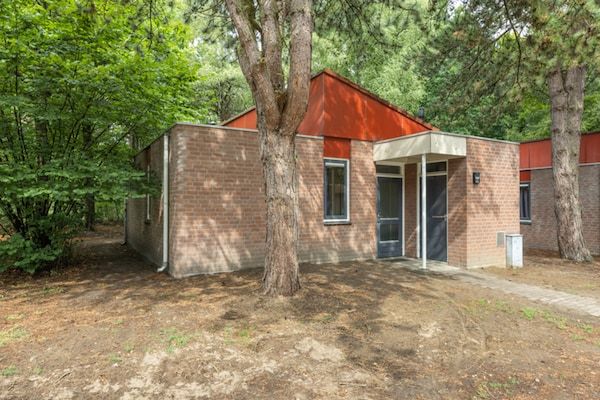 Buitenkant - Bungalow in Weerterbergen met Tuin & Haard in Weert (1)