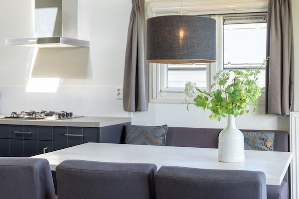 Keuken - Modern chalet vlakbij het Sneekse Meer in Terkaple (4)
