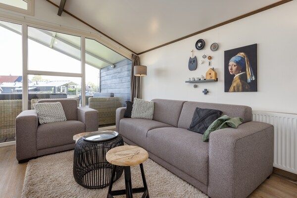 Woonkamer - Modern chalet vlakbij het Sneekse Meer in Terkaple (2)