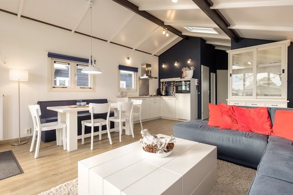 Woonkamer - Modern chalet vlakbij het Sneekse Meer in Terkaple (2)