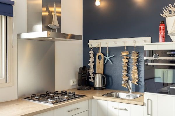 Keuken - Modern chalet vlakbij het Sneekse Meer in Terkaple (4)