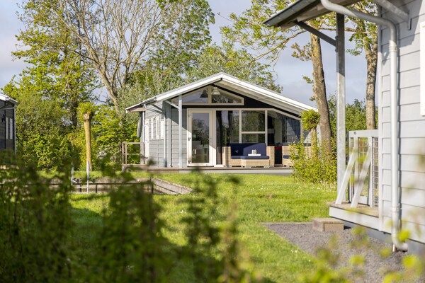 Buitenkant - Modern chalet vlakbij het Sneekse Meer in Terkaple (1)