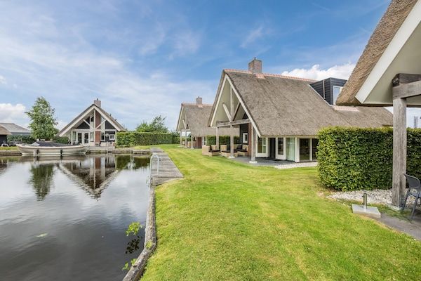 Buitenkant - Villa aan het Meer Nabij Sneekermeer in Terkaple (1)