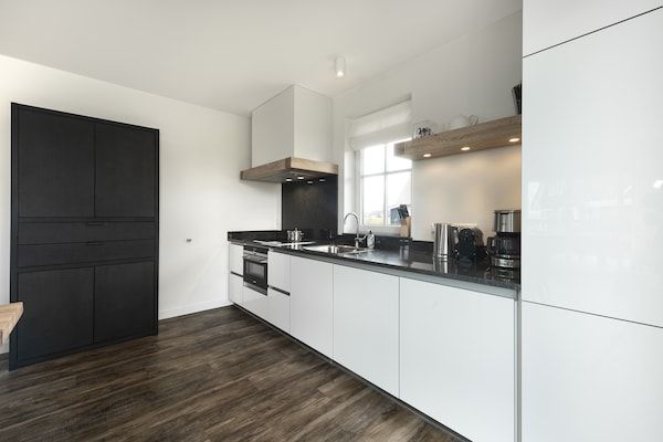 Keuken - Villa met sauna in Tjeukemeer in Delfstrahuizen (4)