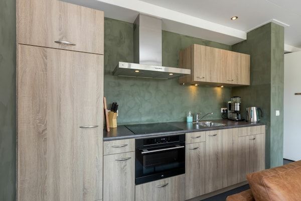 Keuken - Vakantiehuis in Vrouwenpolder bij Strand in Vrouwenpolder (5)