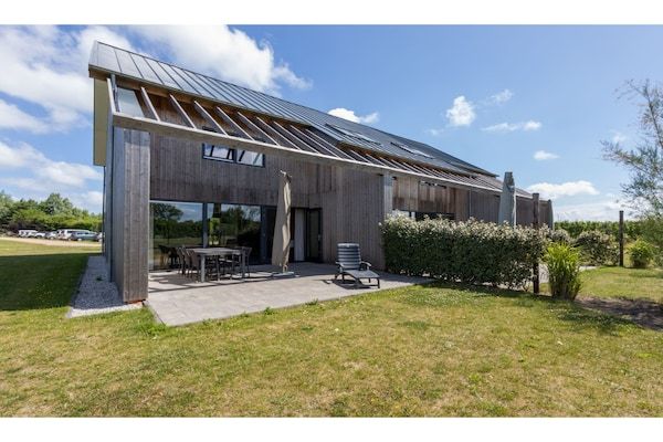 Buitenkant - Vakantiehuis in Vrouwenpolder bij Strand in Vrouwenpolder (1)