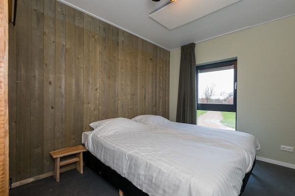 Slaapkamer - Vakantiehuis in Vrouwenpolder bij Strand in Vrouwenpolder (3)