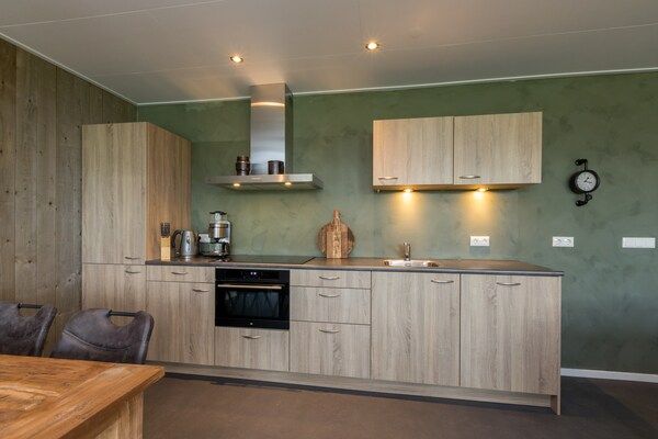 Keuken - Vakantiehuis in Vrouwenpolder bij Strand in Vrouwenpolder (5)