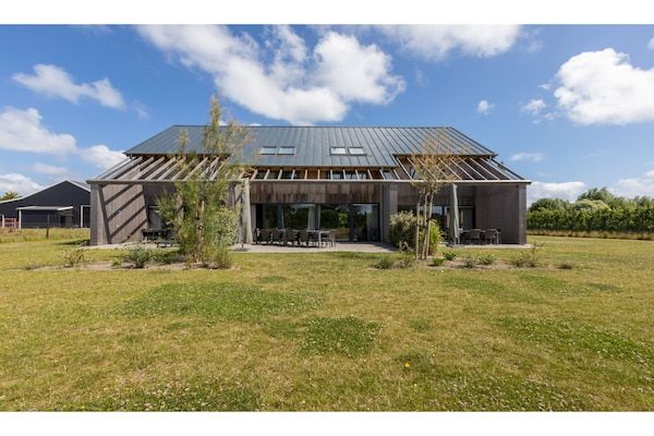 Buitenkant - Vakantiehuis in Vrouwenpolder bij Strand in Vrouwenpolder (1)