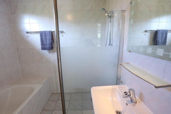 Badkamer - Netjes huis nabij Emslandermeer in Vlagtwedde (4)