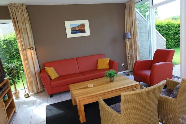 Woonkamer - Netjes huis nabij Emslandermeer in Vlagtwedde (2)