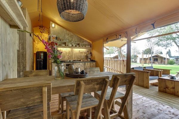 Eetkamer - Appartement in Nederland bij grachten in Uden (3)