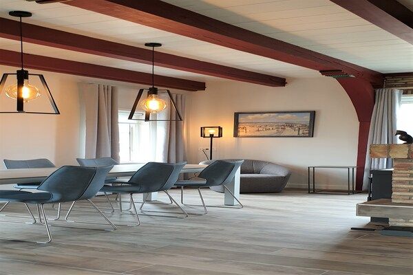 Woonkamer - Slapen in een rijksmonument, dat kan op Texel in Den Hoorn- Texel (4)