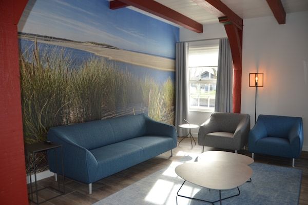 Woonkamer - Slapen in een rijksmonument, dat kan op Texel in Den Hoorn- Texel (3)
