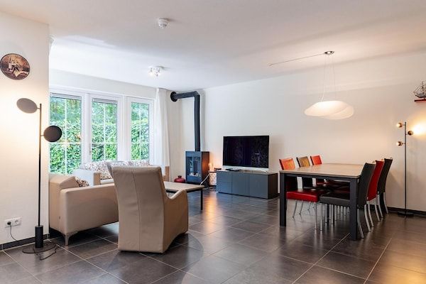 Woonkamer - Ruim appartement op 250 m van het strand in Koudekerke (2)