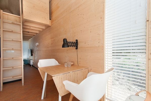 Eetkamer - Retreat aan het meer met hangmat in Ouddorp (3)