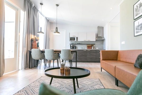 Eetkamer - Bungalow in Nederland met Tuinterras in 's-Gravenzande (3)