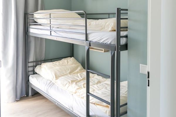 Slaapkamer - Bungalow in Nederland met Tuinterras in 's-Gravenzande (5)