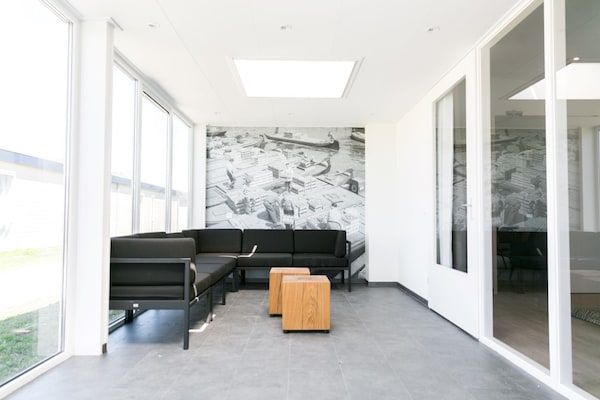 Woonkamer - Bungalow in Nederland met Tuinterras in 's-Gravenzande (2)