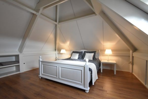 Slaapkamer - Familiehuis in Zeewolde bij Bos in Zeewolde (5)