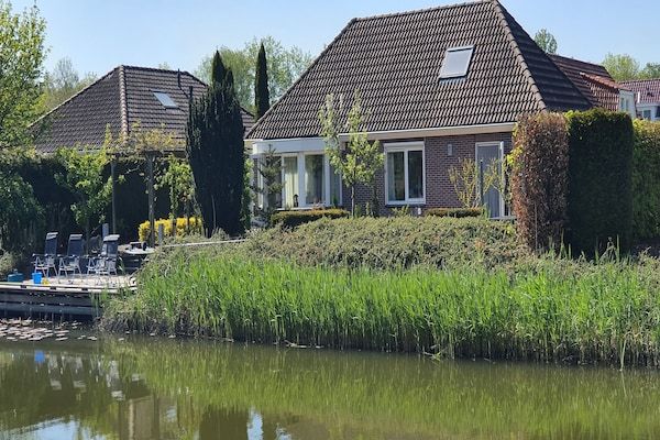 Buitenkant - Familiehuis in Zeewolde bij Bos in Zeewolde (1)