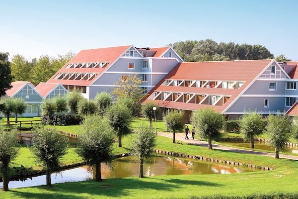 Buitenkant - Gerenoveerd appartement aan het Grevelingenmeer in Bruinisse (5)