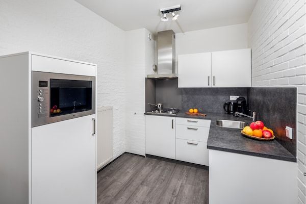 Keuken - Gerenoveerd appartement aan het Grevelingenmeer in Bruinisse (3)