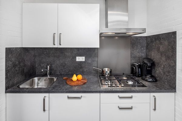Keuken - Stijlvol appartement aan zee in Bruinisse (3)