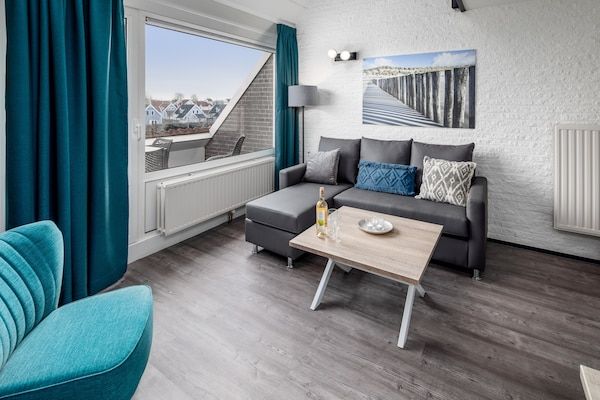 Woonkamer - Stijlvol appartement aan zee in Bruinisse (4)