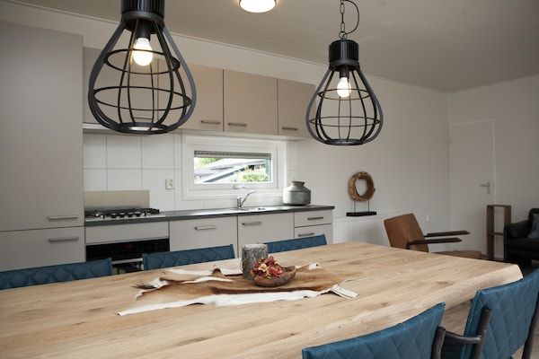 Eetkamer - Chalet in Nederland met privé sauna in Voorthuizen (2)