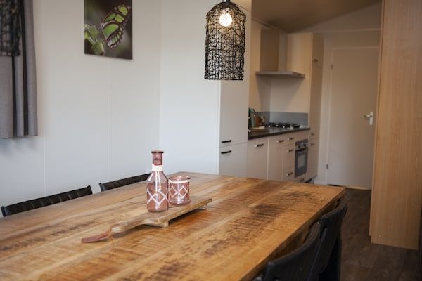 Eetkamer - Chalet in Nederland met privé sauna in Voorthuizen (3)