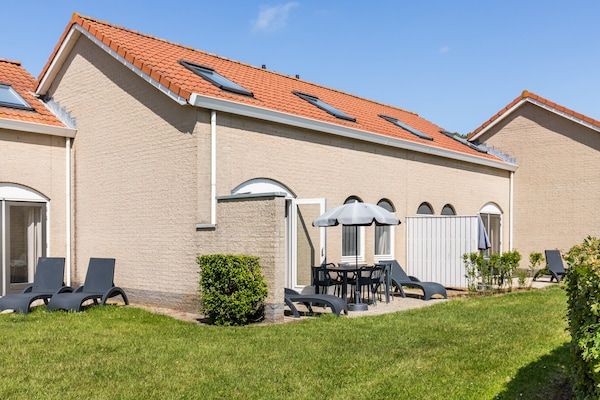 Buitenkant - Gerenoveerde bungalow bij het strand in Renesse (5)