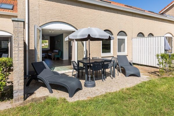 Terras - Gerenoveerde bungalow bij het strand in Renesse (2)