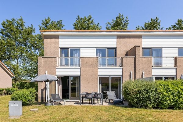 Buitenkant - Vakantiehuis in Zeeland bij de Kust in Renesse (1)